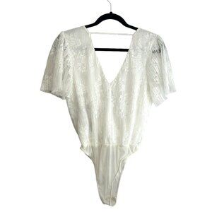 ASTR the LABEL Ivory Textured Short Sleeve Wrap V-Neck Thong Bodysuit Small